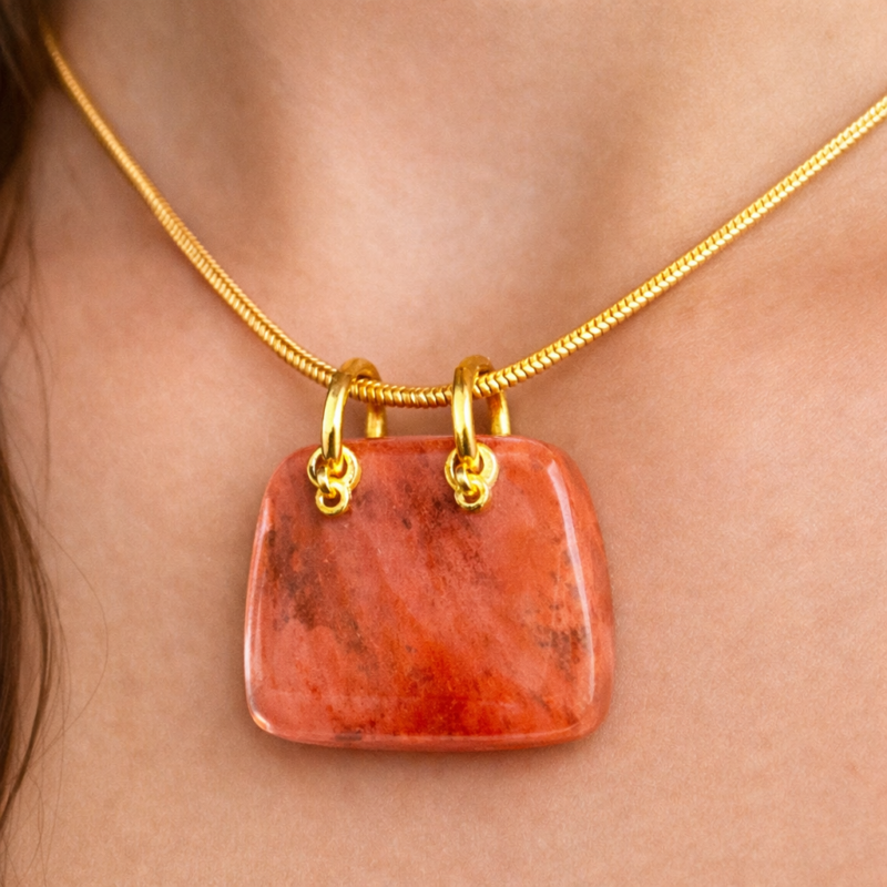 Elegant Reddish-Orange Stone Pendant Necklace – Gold Chain